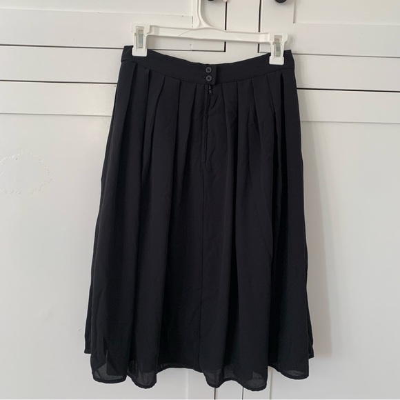 ModCloth Black Pleated Midi Skirt Size 6 - Picture 7 of 9